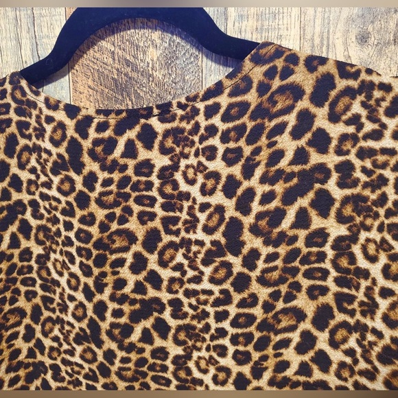 Alison Andrews Leopard zip up top 1/2 sleeve. NWT Size M - Picture 3 of 5